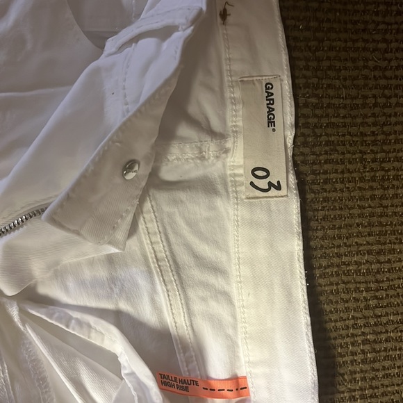 white jeans Size 03 They have the little rips on the bottom came like that - Picture 3 of 3
